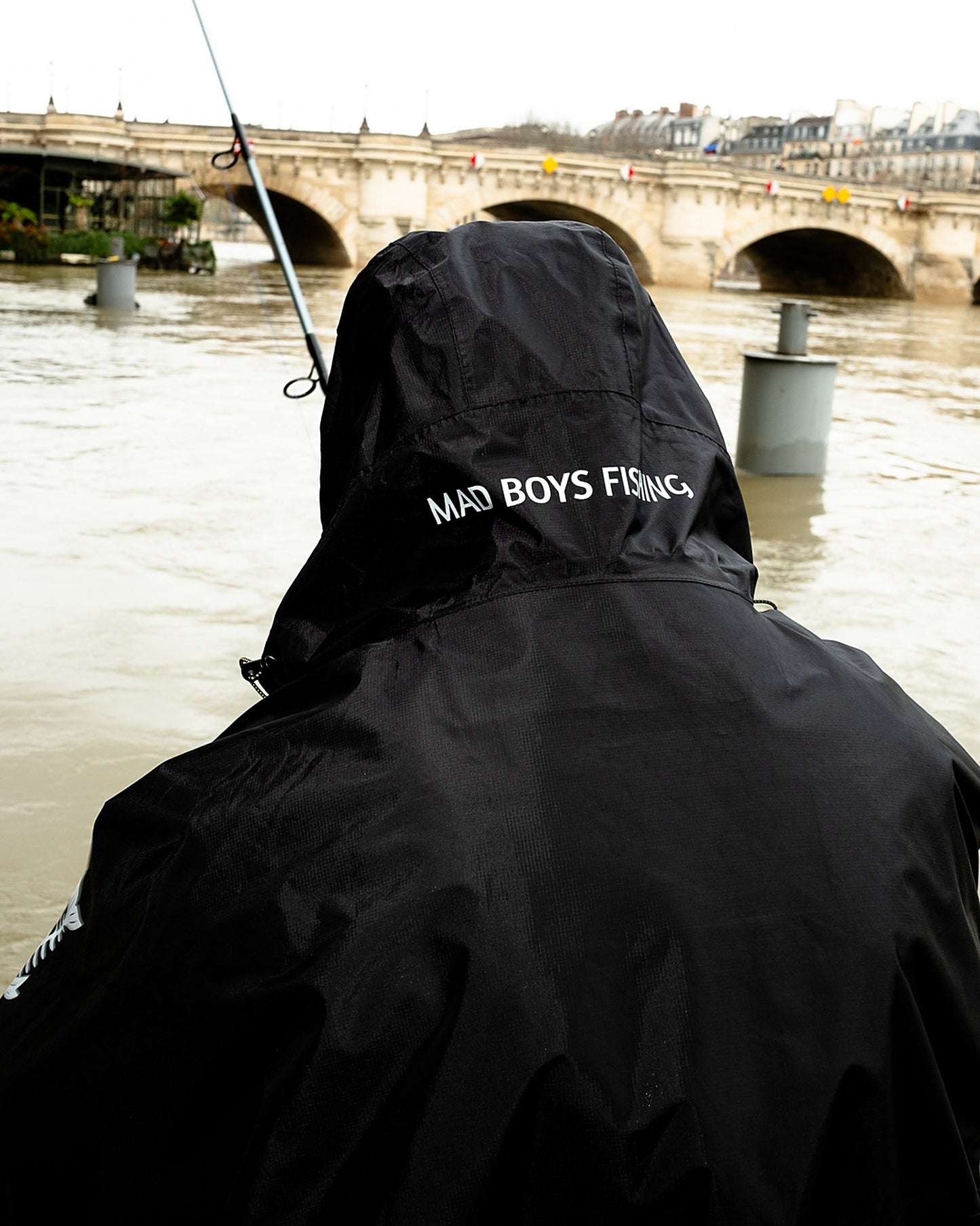 Mb Delta Poncho - Black
